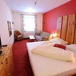 Hotell Alpenhotel Marcius 3*